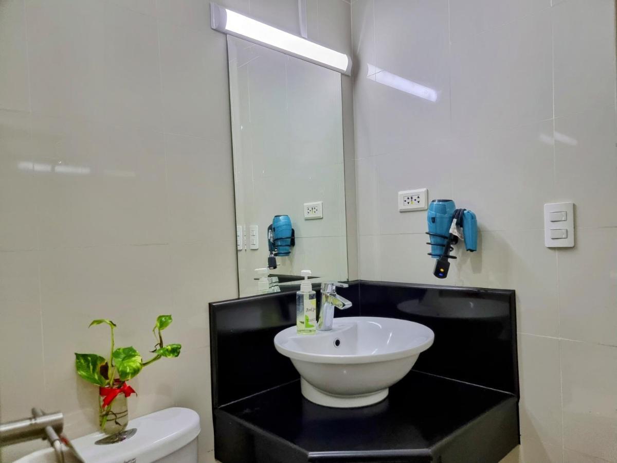 One Palm Tree Villas Condo Across Naia Terminal 3 Manila Eksteriør bilde